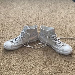 Metallic textured chucks